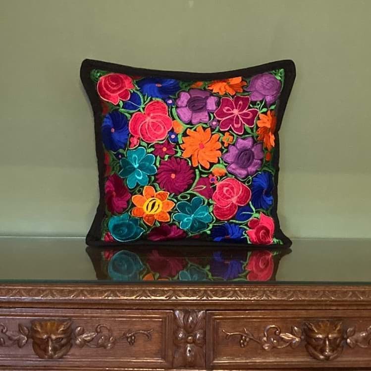 Meksika çiçek işlemeli yastık/siyah resmi