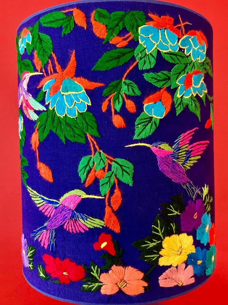 Lacivert fon/Lacivert kumaş üzeri kuş ve çiçek  işlemeli/mavi el işi seramik resmi
