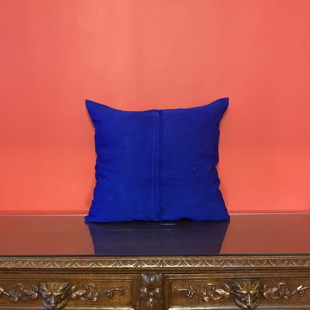 Meksika/Saks mavisi el dokuma kumaş üzeri,el işlemesi yastık resmi